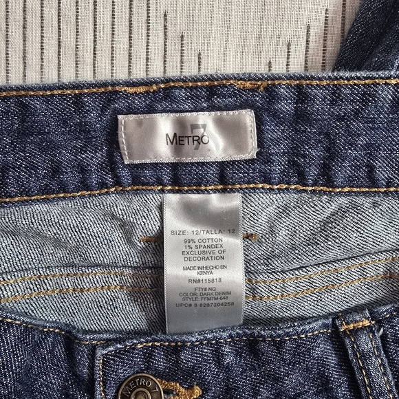 Denim Capri Jean Button Cargo Cuffed Zipped Hem Women's Size 12 Crop Pants - Picture 7 of 8